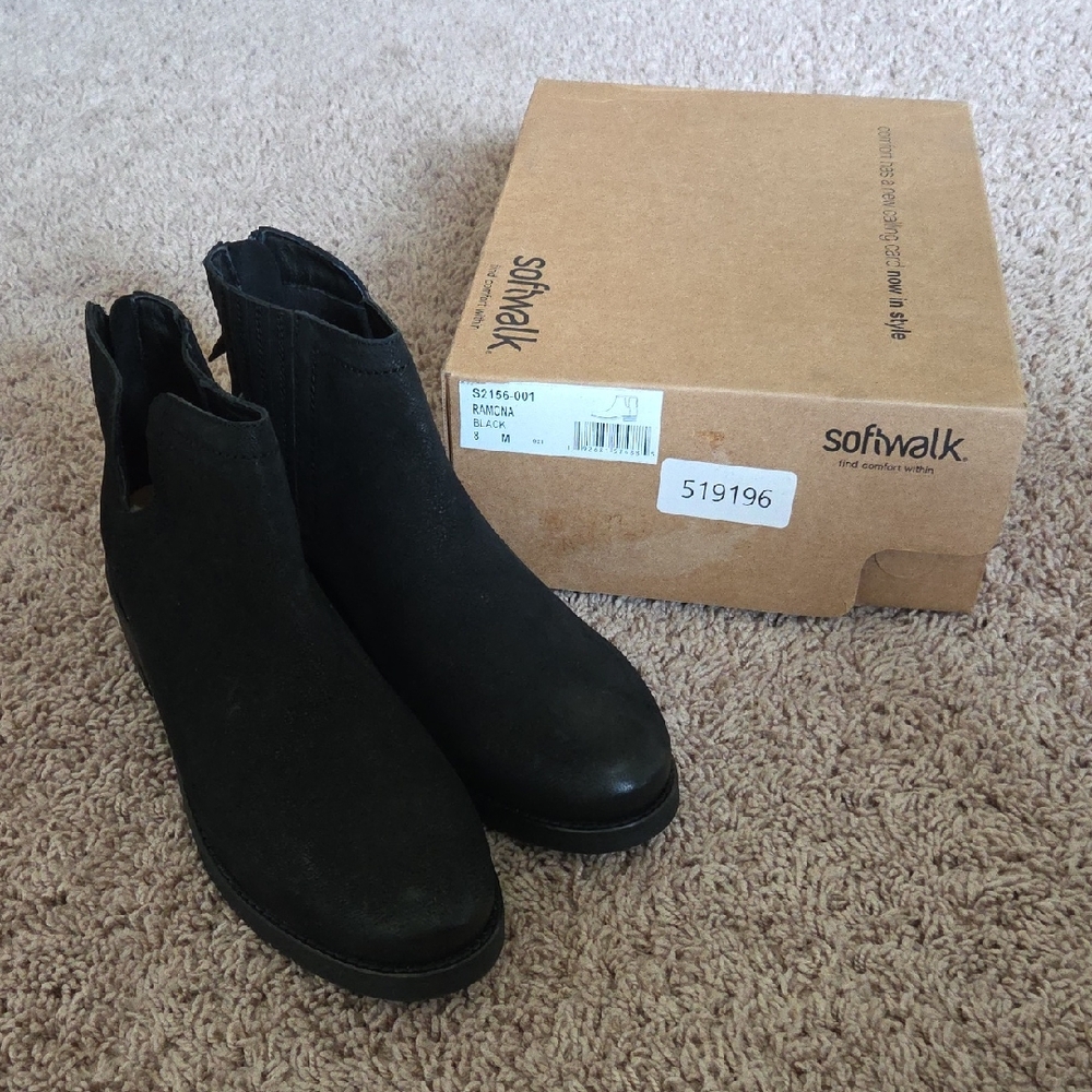 NIB Softwalk Women's Black Ankle Booties Size 8